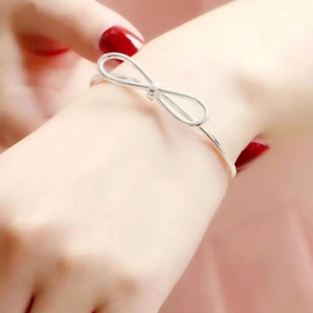 18k White Gold Plated Adjustable “Tied Bow” 🎀 Bangle Bracelet!